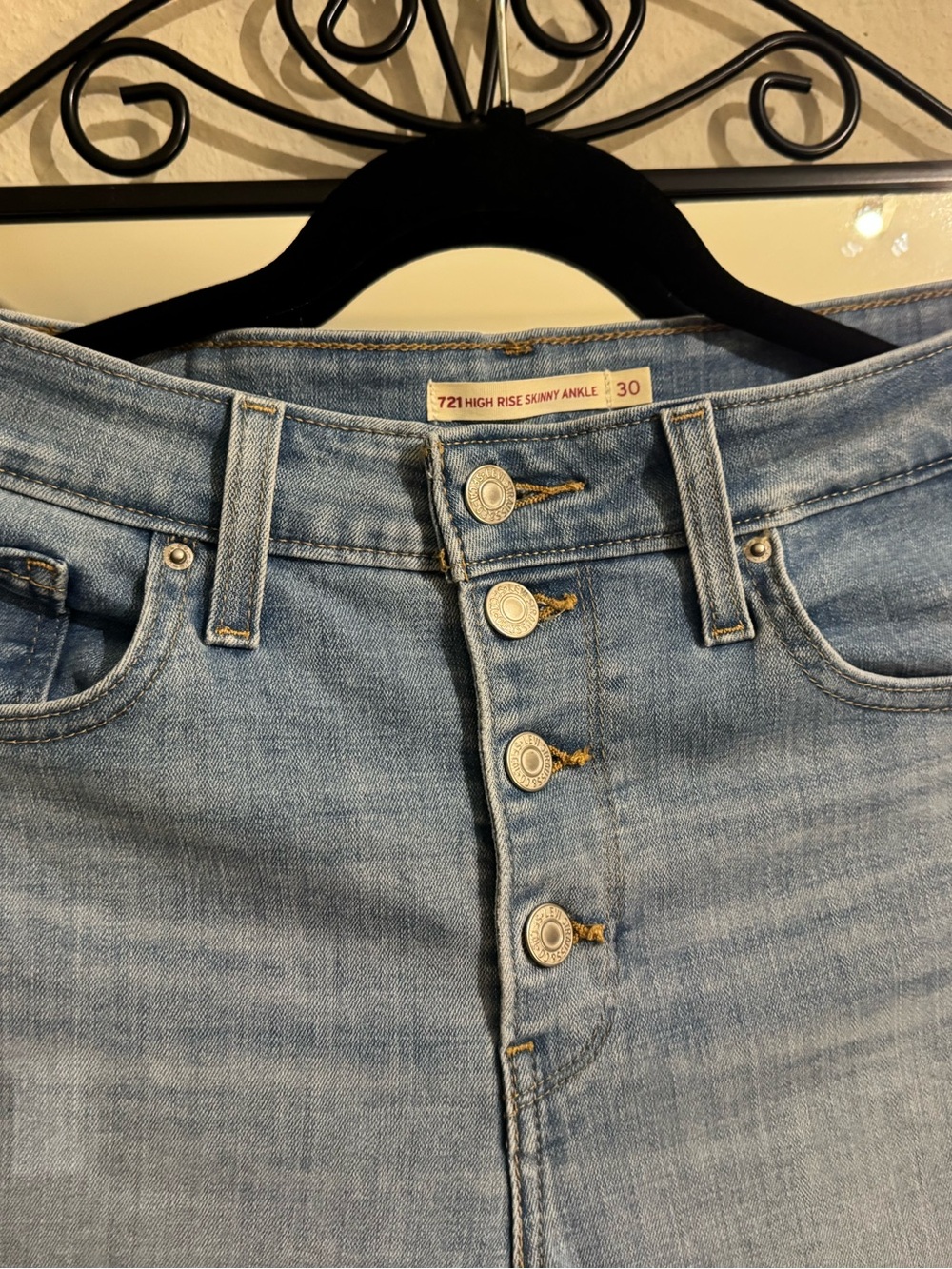Levi's Women's Light Wash High-Rise Denim Jeans